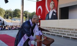 Emekli asker 52 yaşında fakülte birincisi oldu!