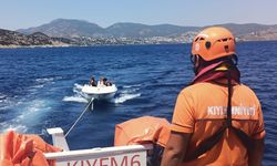 Muğla'da denizde sürüklenen 2 teknedeki 9 kişi kurtarıldı