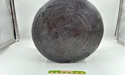 Bergama'daki Pergamon Antik Kenti'nde bronz kazan bulundu