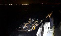 İzmir açıklarında 17 düzensiz göçmen yakalandı!