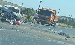 Uşak ve Ulubey yolu üzerindeki ölümlü kazada otomobil tanınmaz hale geldi!