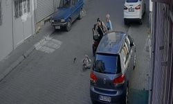 Uşak'ta duran otomobile çarpan 3 tekerli bisikletteki çocuk kıl payı kurtuldu!