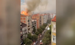 Denizli'de 7 katlı binanın çatısı yandı