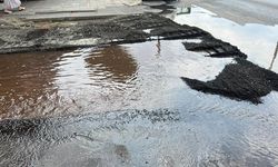 İzmir'de  patlayan su borusu 10 gündür yapılmıyor!