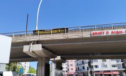 Uşak'tan Leman'ın tepki çeken karikatürüne karşı pankart