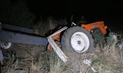 Manisa'da hafriyat kamyonunu traktöre çarptı, sürücü öldü !