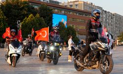 İzmir'de motosiklet ve bisikletliler 15 Temmuz için bisiklet turu yaptı