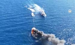 İzmir'de yangın çıkan motoryat kullanılamaz hale geldi