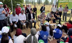 Gençlik Hizmetleri Genel Müdürü Efendioğlu, Afyonkarahisar'da "gönüllü hasat" etkinliğine katıldı