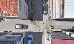İzmir'de bozulan yola halı serdiler!