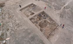 Japon arkeologlar, Üçhöyük kazısında öğrencilerine deneyim kazandırıyor