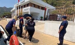 Muğla'da gezi teknesinde yaralanan kişi tıbbi tahliye edildi