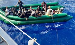 İzmir açıklarında 18 düzensiz göçmen kurtarıldı, 16 düzensiz göçmen yakalandı