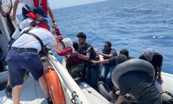İzmir'de 13 düzensiz göçmen kurtarıldı, 15 düzensiz göçmen yakalandı