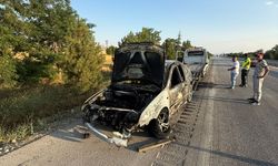 Afyonkarahisar'da seyir halindeki otomobil yandı