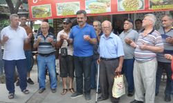 Ödemiş'te esnafınlar aşure dağıttı
