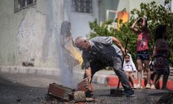 İzmir'de 2 gündür patlayan su borusu tamir edilmiyor