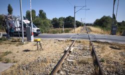 Kütahya'da telefonla konuşurken treni görmedi, çarpıldı!