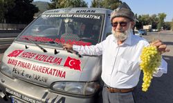 Denizlili "Elmacı Dede" İzmir'deki Mehmetçiğe üzüm getirdi