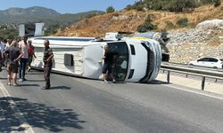 Kuşadası'nda tur minibüsü devrildi, 7 turist yaralandı