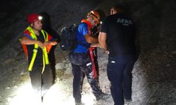 İzmir'de yürüyüş yaparken kayalıklarda mahsur kalan 3 kişi kurtarıldı