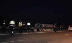 Afyonkarahisar'da otomobil ile midibüsün çarpıştı; 10 yaralı!