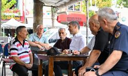 Uşak Valisi, Cumhuriyet Meydanı'ndaki çay ocağında vatandaşla buluştu