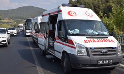 Manisa'da otobüsle otomobil çarpıştı, 3 yaralı!