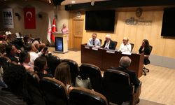 İzmir'de uluslararası öğrencilere "ticaret elçiliği" eğitimi verildi