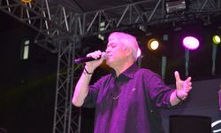Manisa'da Kurtuluş Festivalinde Cengiz Kurtoğlu esintisi!