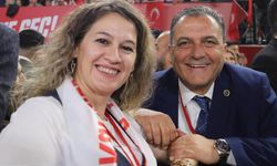 Uşak'ın Eşme İlçesinde Başkan eşinden boşandı dedikodusu kol geziyor! Tozan, bu iddiayı yalanladı!
