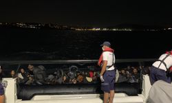 İzmir açıklarında 75 düzensiz göçmen yakalandı
