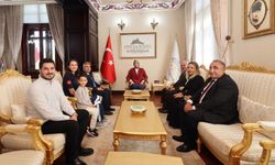 Afyonkarahisar Valisi Yiğitbaşı, başarılı iki personele belge verdi