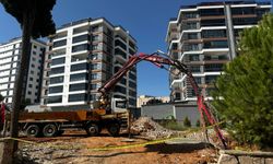 Uşak'ta iki işçinin üzerine beton pompası düştü!