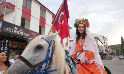 Denizli'de unutulmaya yüz tutmuş geleneksel köy düğünüyle dünyaevine girdiler!