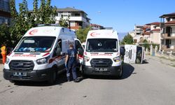 Denizli'de minibüs ile otomobilin çarpıştı, 3 yaralı!