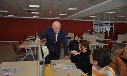 Uşak Üniversitesi Kütüphanesi'nde yaklaşık 91 bin kitap bulunuyor