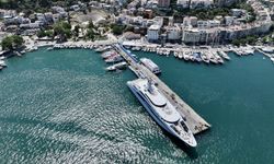 Fethiye'de mega yat "I Dynasty"a yakıt ikmali yapıldı