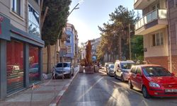 Uşak Cumhuriyet İlkokulu'nun arka bahçesine bakan sokağın bir bölümü 5 gün trafiğe kapalı