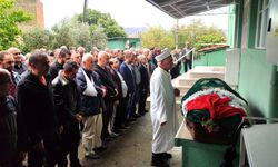 İzmir'de yolda yürürken tüfekle vurulan kadın defnedildi