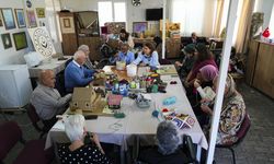 İzmir'de huzurevi sakinleri sanat etkinlikleriyle sosyalleşiyor