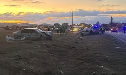 Afyonkarahisar'da iki otomobil çarpıştı; 1 ölü, 3 yaralı!