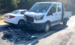 İzmir'de kamyonet ile otomobilin çarpıştı; 6 yaralı!