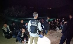 İzmir'de 33 düzensiz göçmen kurtarıldı, 50 düzensiz göçmen yakalandı