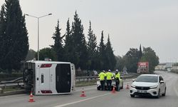 İzmir'de midibüs devrildi 5 kişi yaralandı