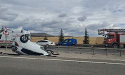 Kütahya'da otomobil devrildi fırlayan teker başka kazaya neden oldu