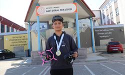 Kütahyalı lise öğrencisi uluslararası yarışmada sıfırdan dron yaparak şampiyon oldu