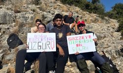 İzmir'de lise öğrencileri Gazze ve Doğu Türkistan için yürüdü