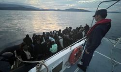İzmir açıklarında 41 düzensiz göçmen kurtarıldı, 31 düzensiz göçmen yakalandı