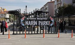 Kütahya’da üniversite öğrencileri parkın saksılarını süsledi